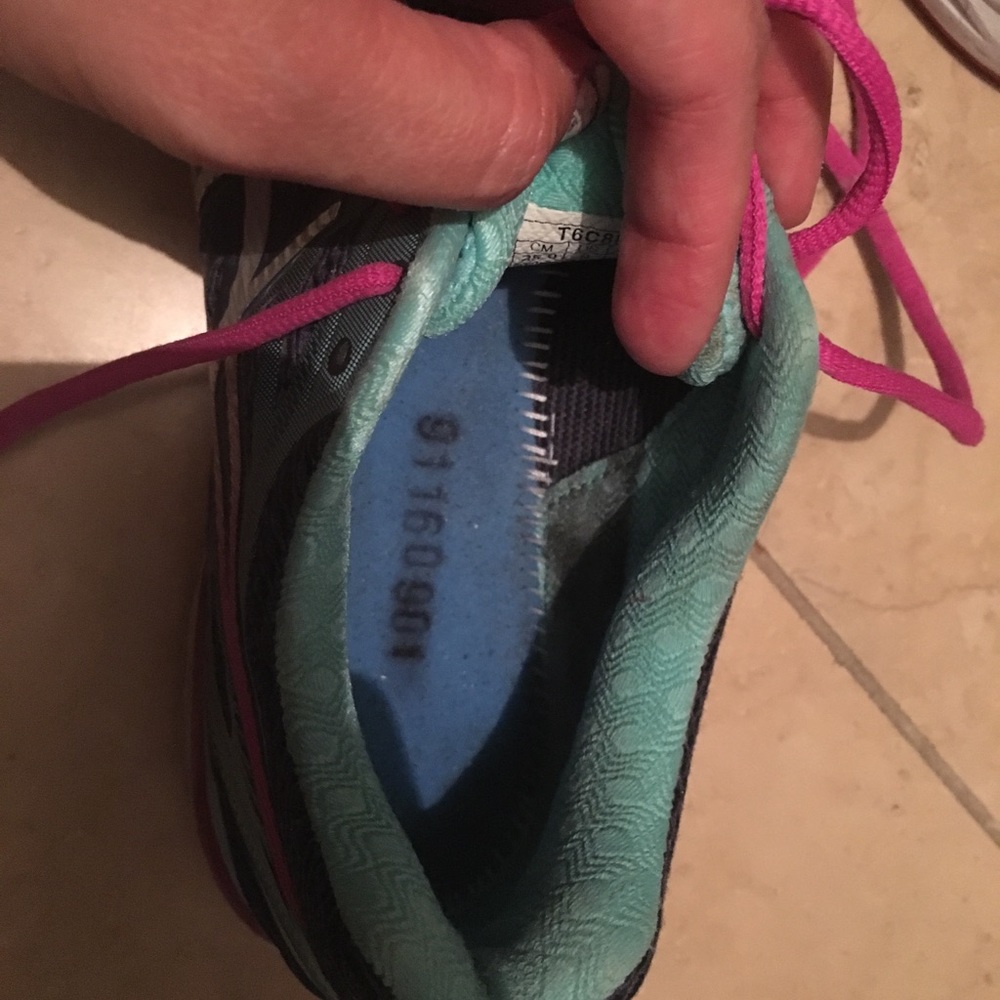 ASICS running shoes size 8 - Picture 5 of 5